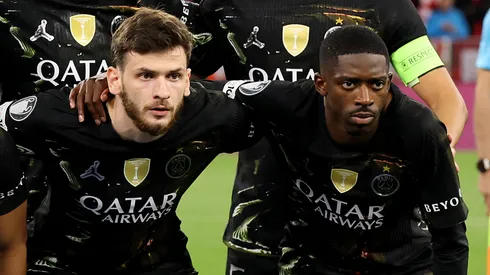 Kvaratskhelia e Dembélé antes de uma partida pelo PSG. Foto: Alex Grimm/Getty Images