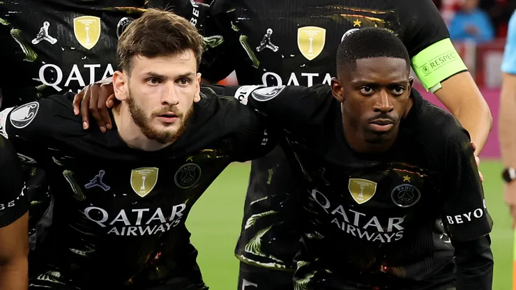 Kvaratskhelia e Dembélé antes de uma partida pelo PSG. Foto: Alex Grimm/Getty Images