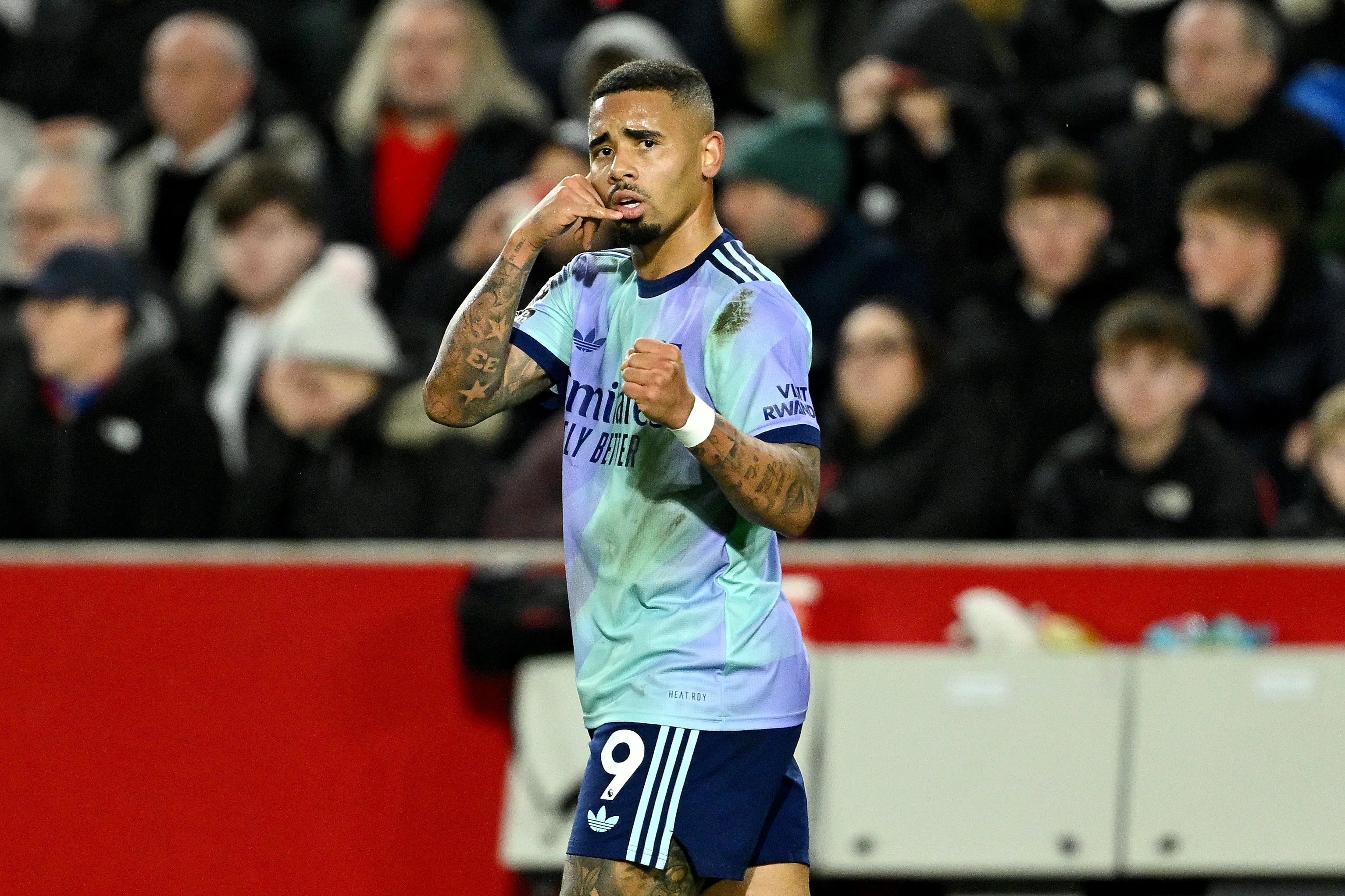 Gabriel Jesus comemorando um gol pelo Arsenal (Foto: Mike Hewitt/Getty Images)