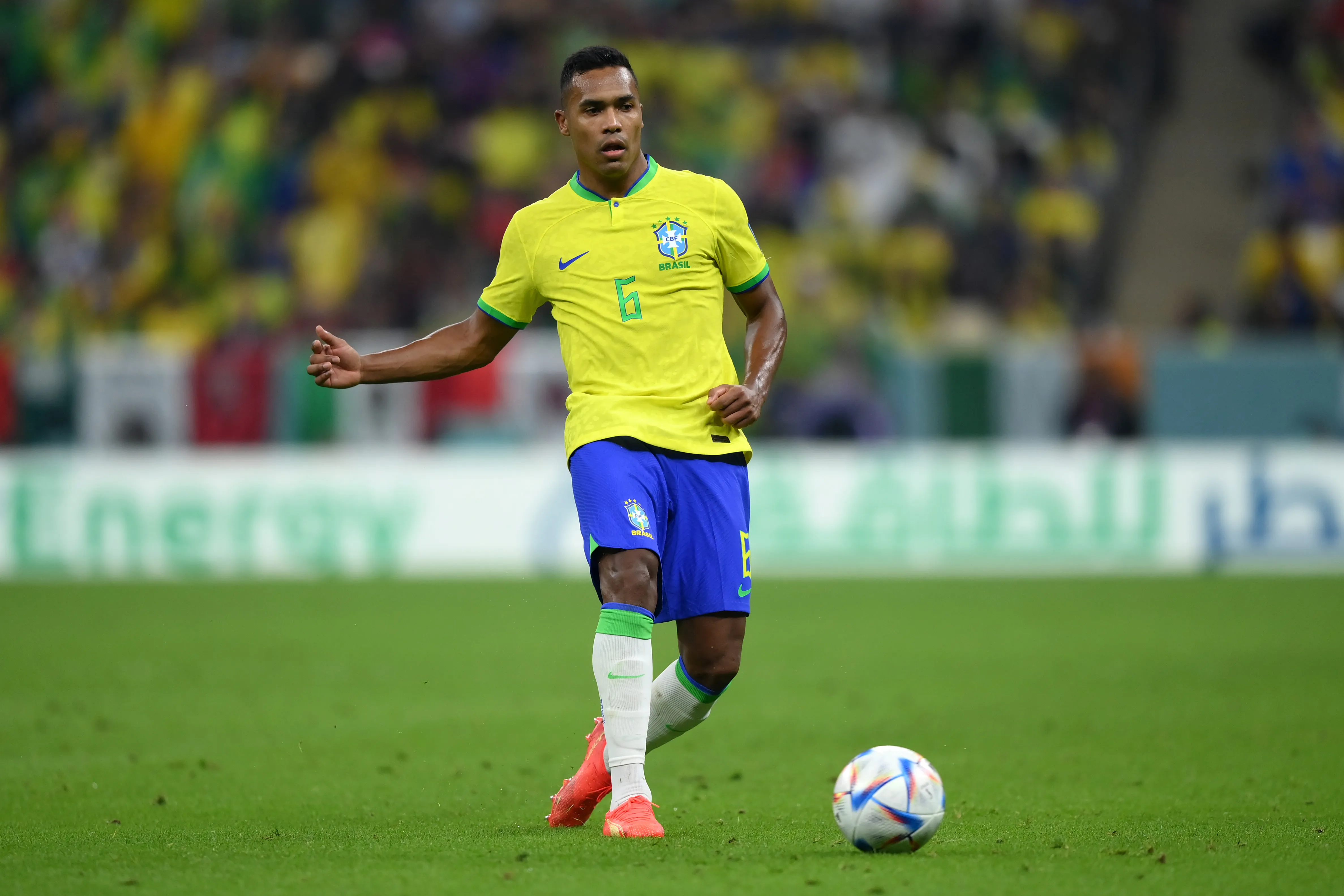 Alex Sandro em ação pela Seleção Brasileira (Foto: Justin Setterfield/Getty Images)