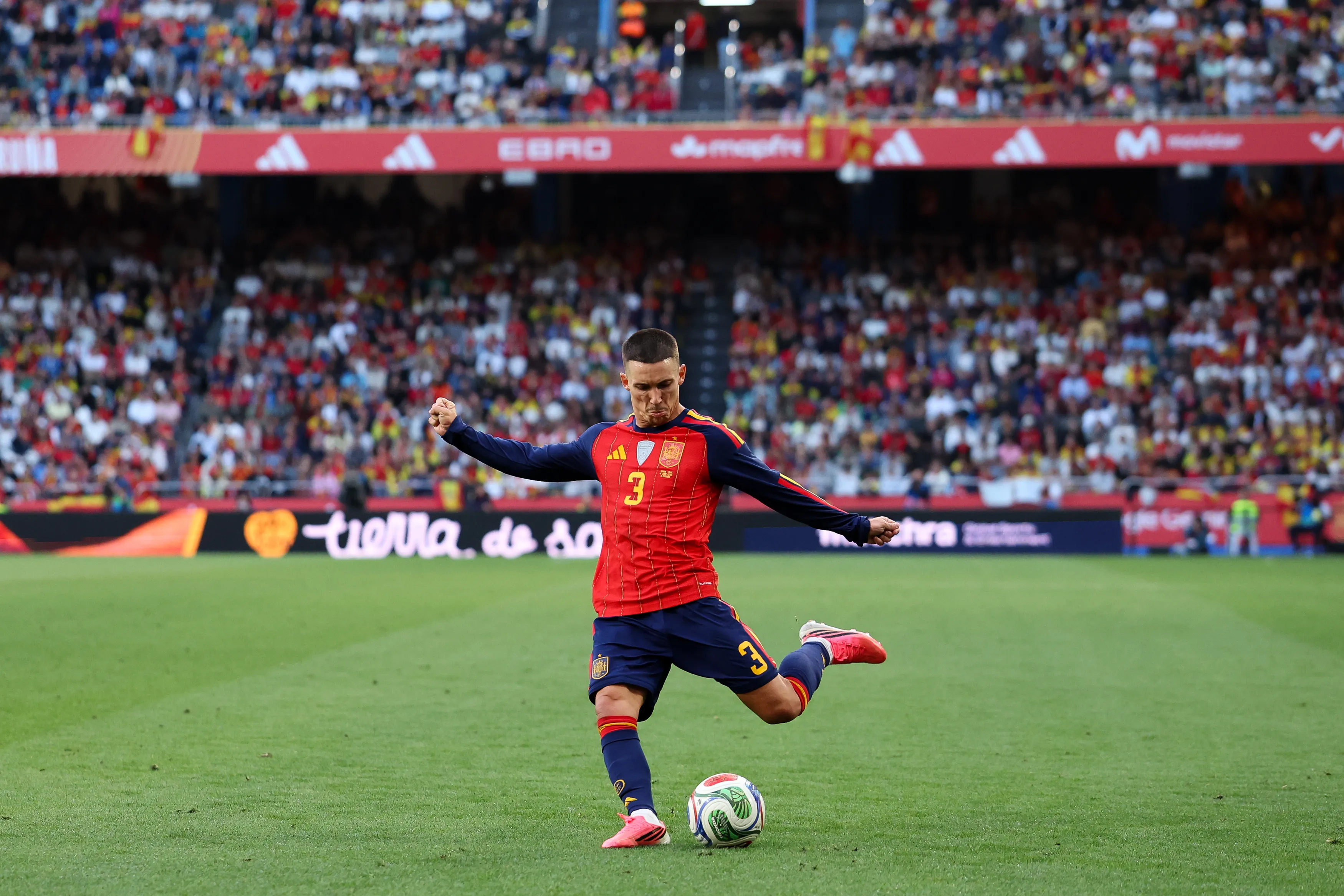 Grimaldo em ação Espanha. (Foto: Florencia Tan Jun/Getty Images)
