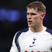Liverpool avança por Van de Ven, do Tottenham