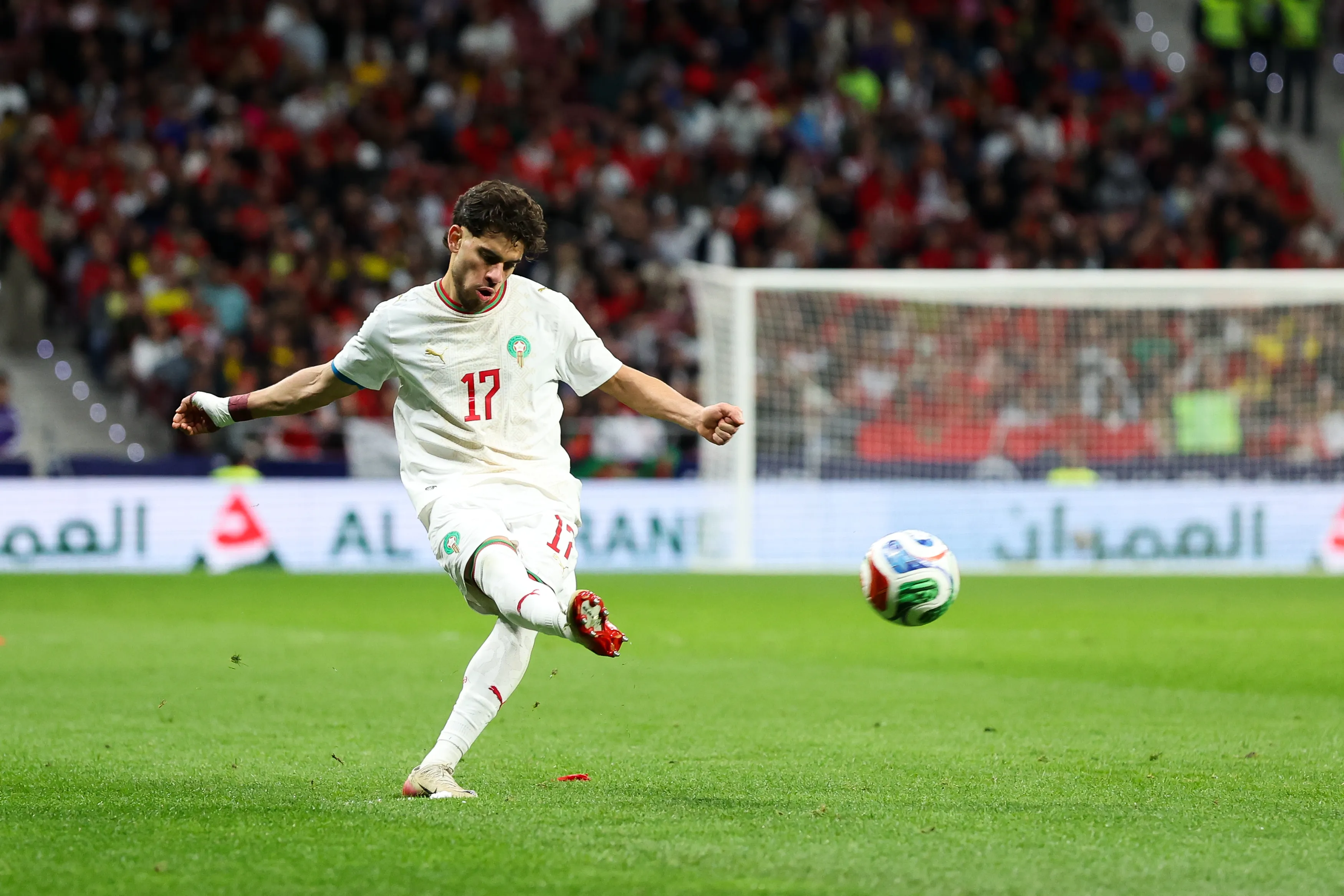 Ezzalzouli em campo pela seleção de Marrocos (Photo by Florencia Tan Jun/Getty Images)