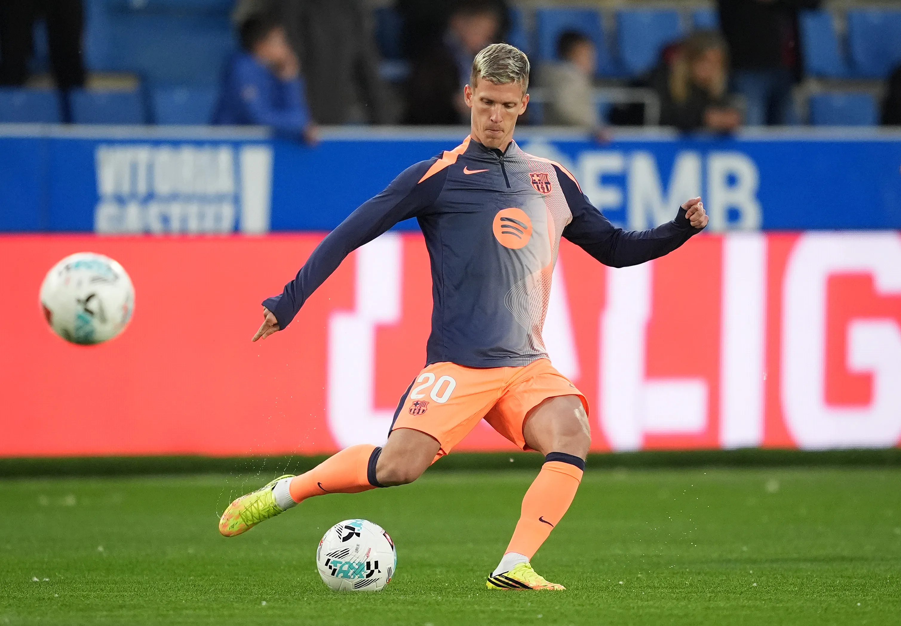 Dani Olmo durante treino do Barcelona (Photo by Juan Manuel Serrano Arce/Getty Images)