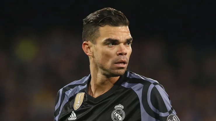 Real Madrid encaminha retorno de Pepe na comissão técnica de Mourinho (Photo by Maurizio Lagana/Getty Images)
