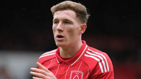 Manchester City tem vantagem sobre United para fechar com o meio-campista Elliot Anderson, do Nottingham Forest. Foto: IMAGO / SOPA Images