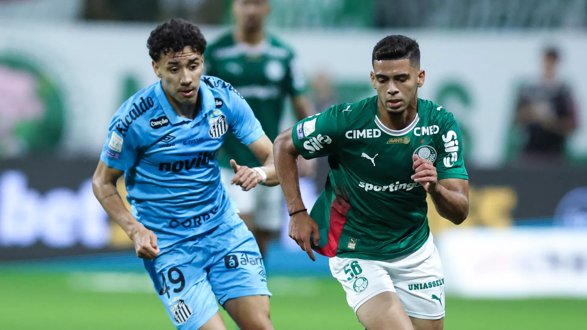 Arthur corre em jogo do Palmeiras