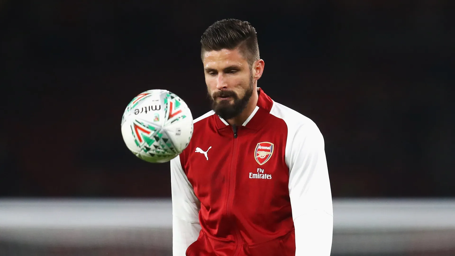 Olivier Giroud antes de jogo pelo Arsenal