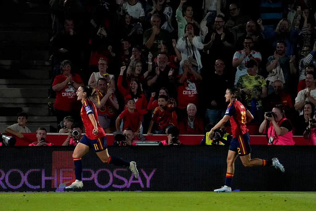 Alexia Putellas comemorando o gol marcado pela Espanha - Foto: Rafa Babot/Getty Images