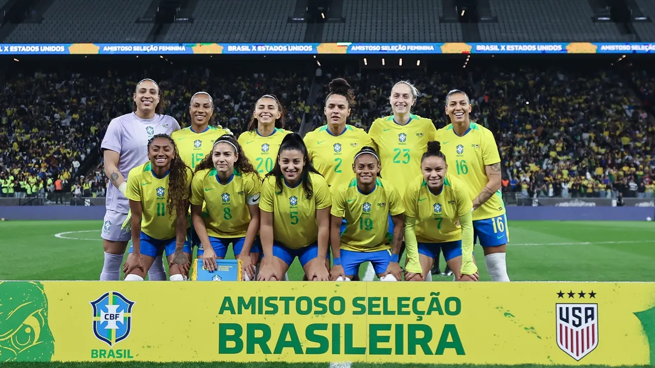 Jogadoras titulares da Seleção Feminina contra os EUA - Foto: Lívia Villas Boas/Staff Images