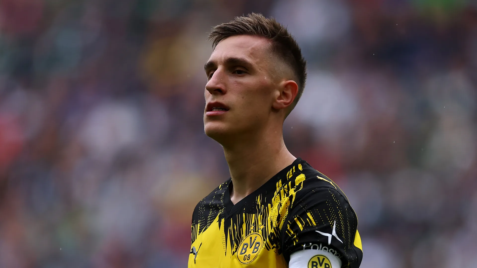 Nico Schlotterbeck em jogo do Borussia Dortmund
