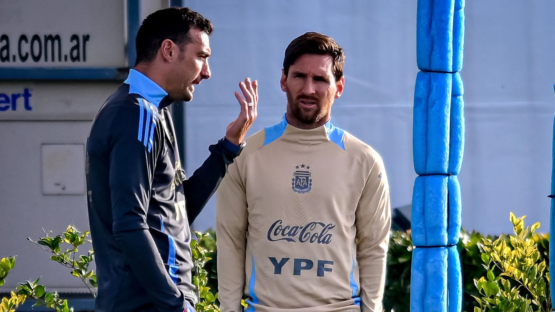 Scaloni e Messi em treino da Argentina (foto: Marcelo Endelli/Getty Images)