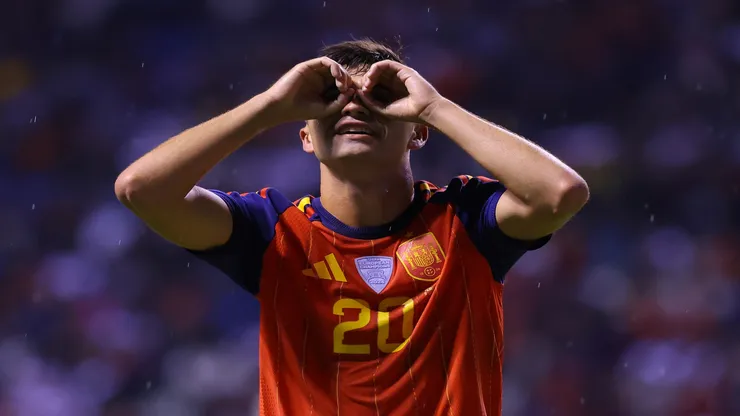 Pedri comemora o seu gol em Espanha e Peru - Agustin Cuevas/Getty Images