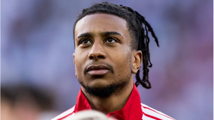 Bayern topa negociar Olise, alvo do Real Madrid, mas com condição bilionária. Foto: IMAGO / Beautiful Sports International