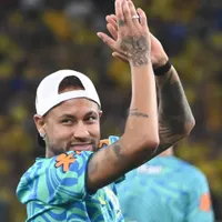 Neymar segue focado na recuperação e vira conselheiro nos bastidores