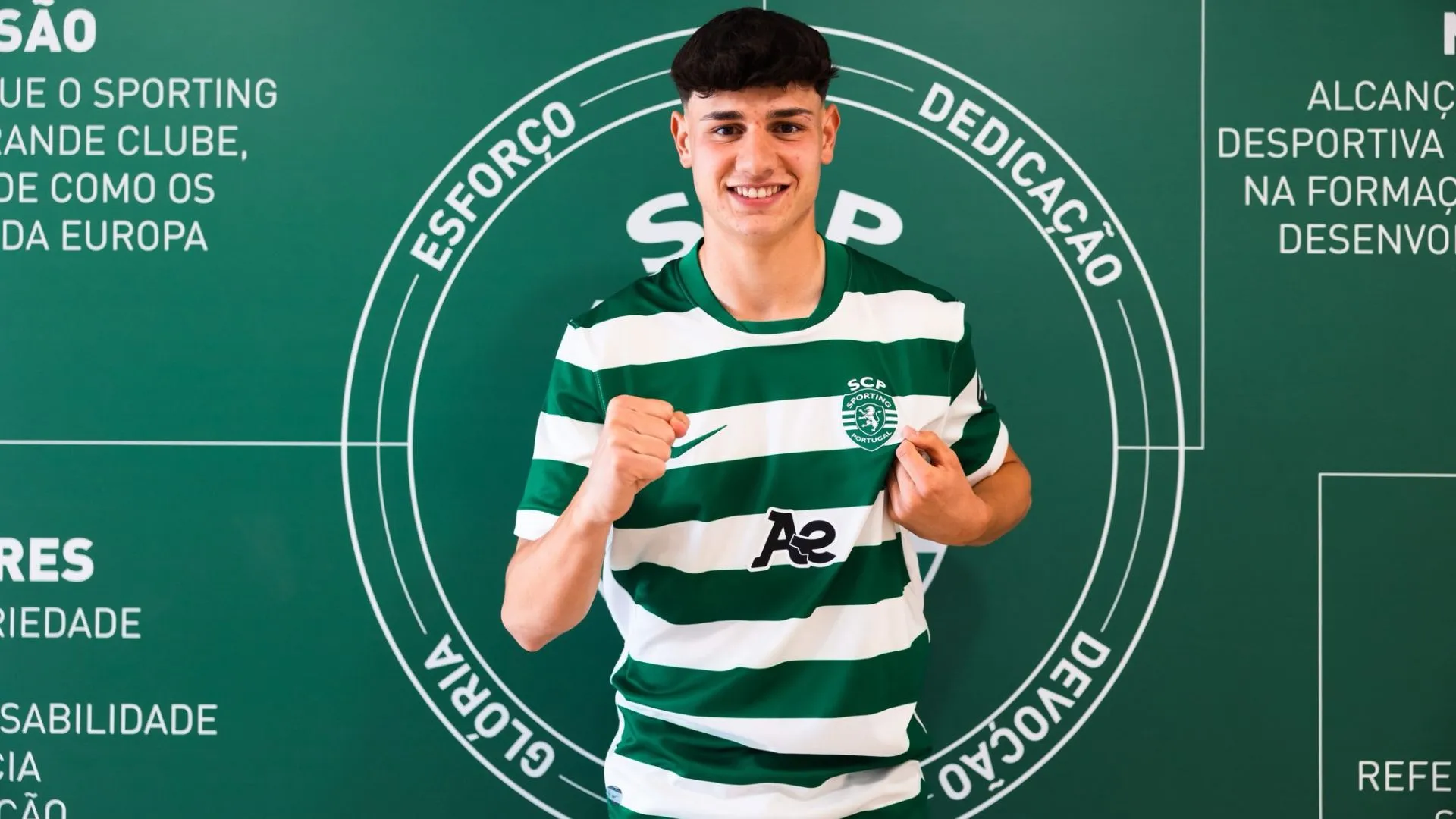 Miguel Almeida é está no Sporting desde os times de base (foto: divulgação/Sporting)