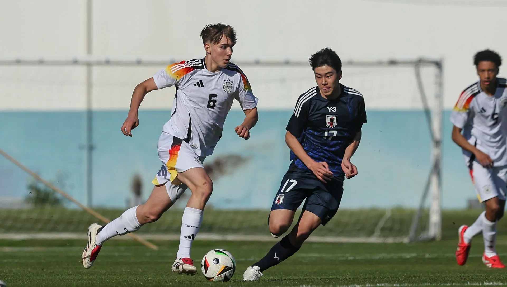 Kennet Eichhorn, da Alemanha Sub-17, durante amistoso. Foto: Carlos Rodrigues/Getty Images para DFB