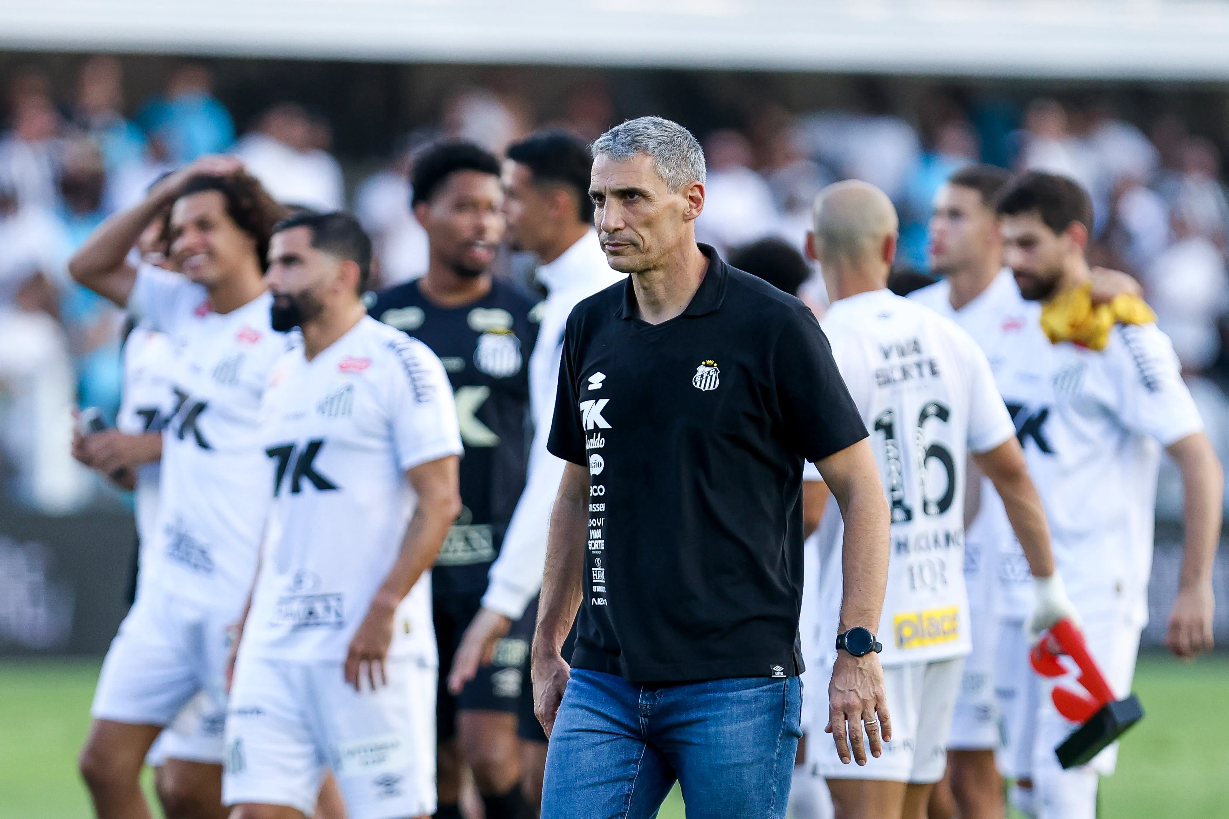 Vojvoda quando comandava o Santos. (Foto: Ricardo Moreira/Getty Images)