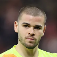 Juventus faz contatos por Lucas Chevalier, do PSG
