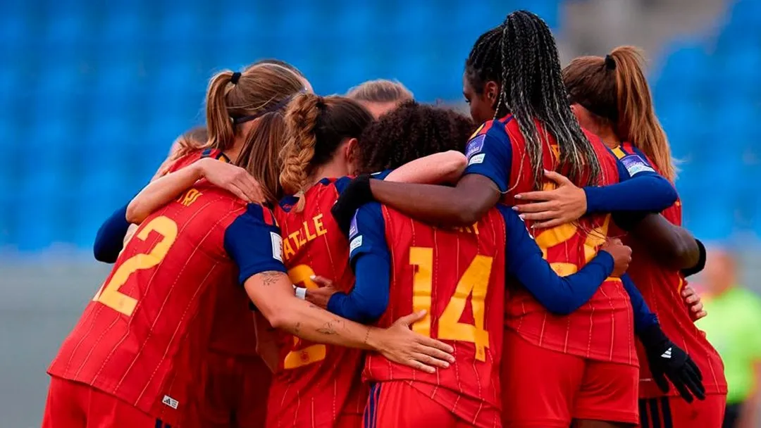 Jogadoras da Espanha comemorando um dos gols marcados contra a Islândia - Foto: SEFutbolFem/Redes Sociais