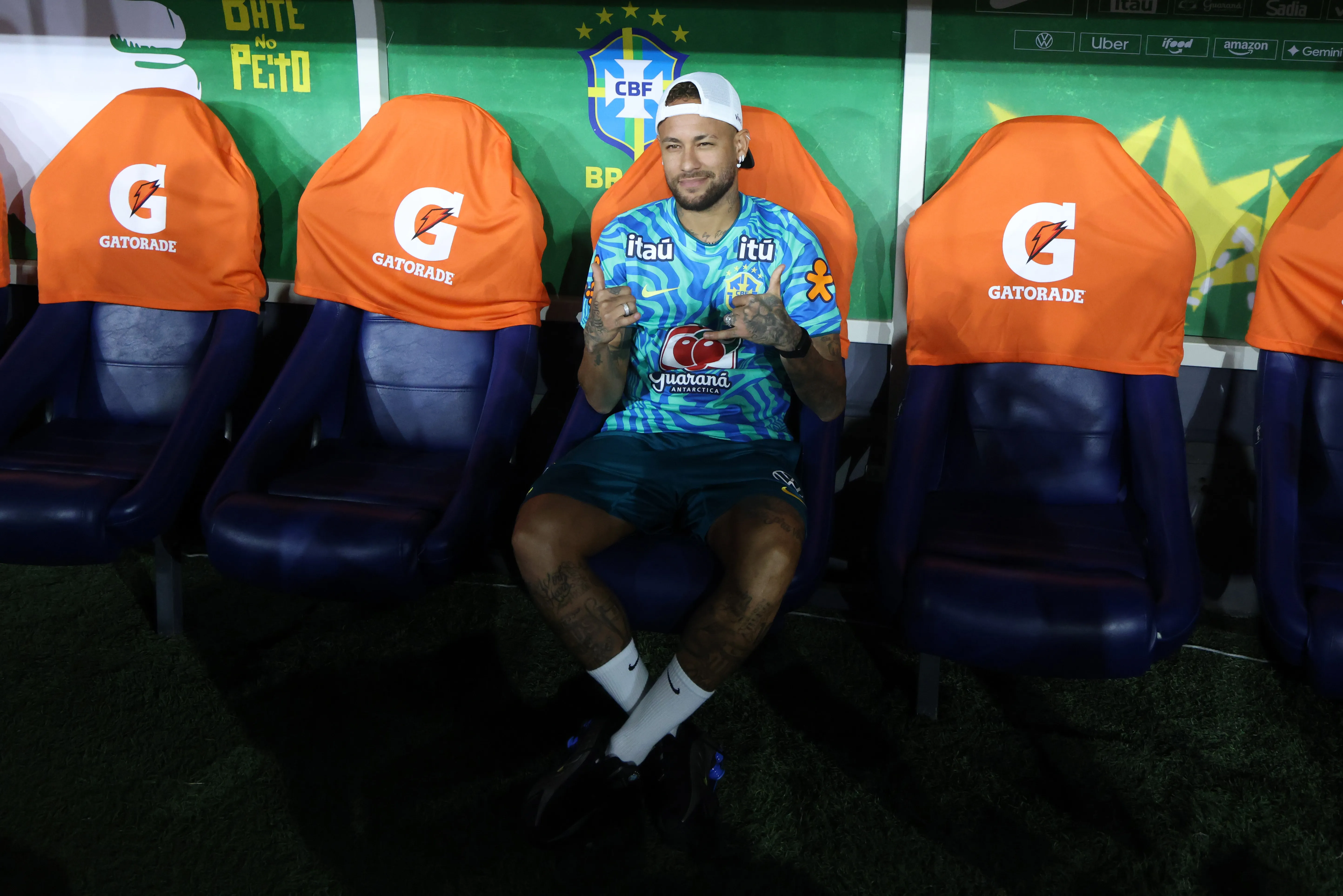 Neymar assistindo partida da Seleção Brasileira. (Foto: Wagner Meier/Getty Images)