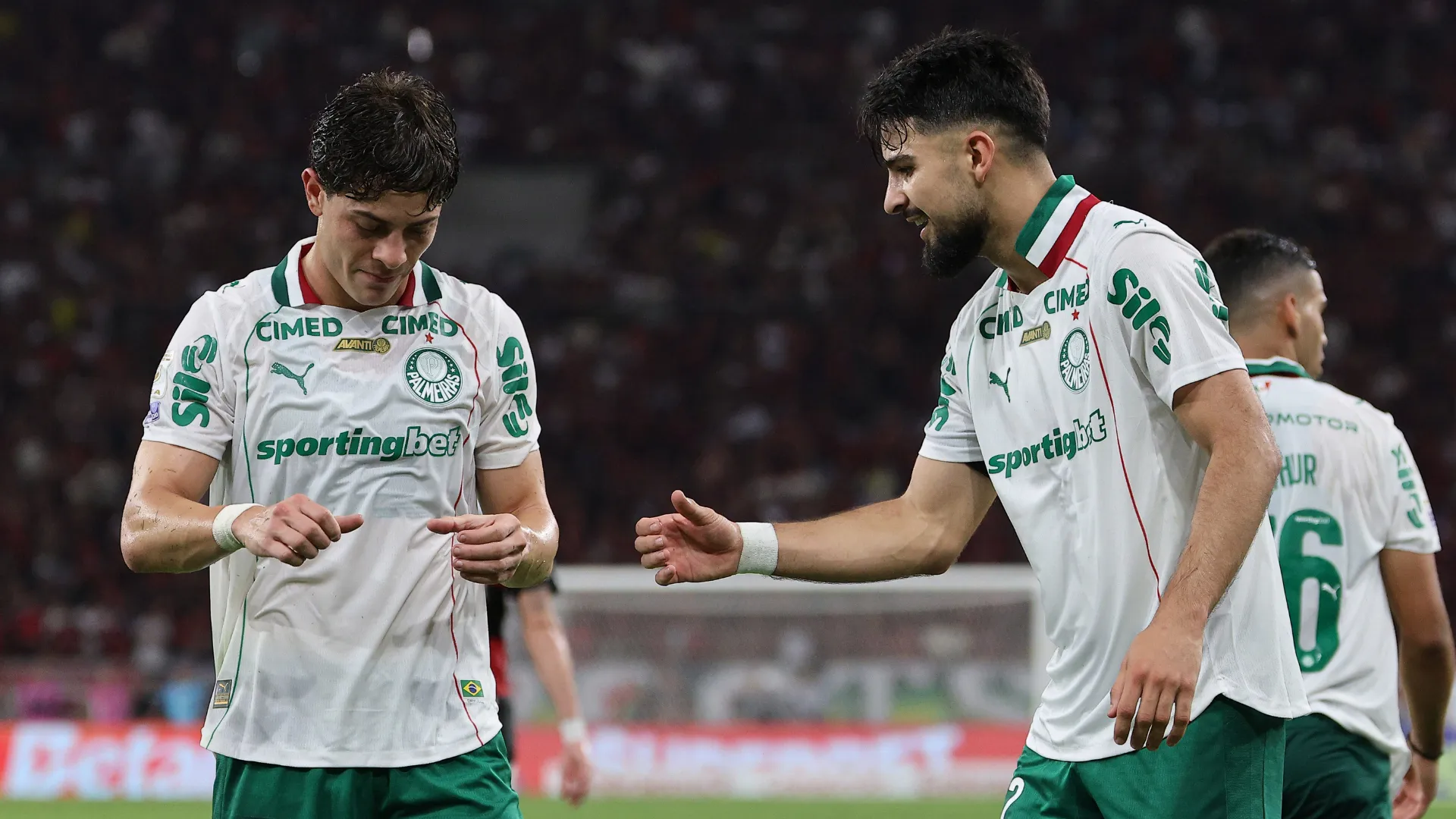 Agustín Giay comemora gol de Flaco López no Palmeiras
