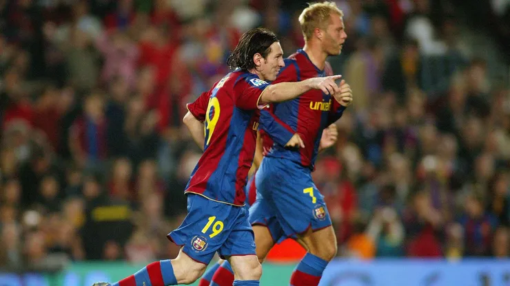 Messi e Gudjohnsen em jogo do Barcelona