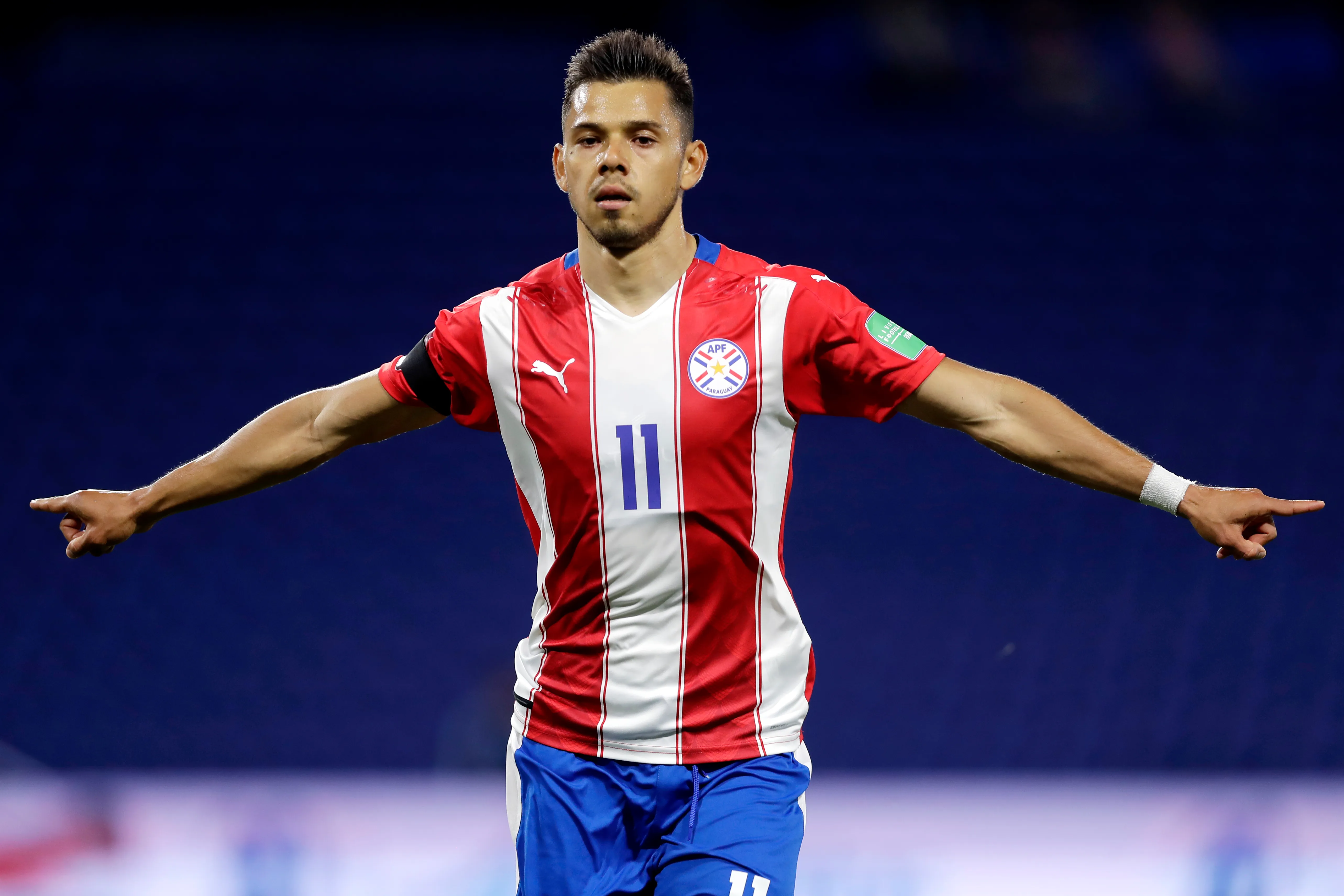 Ángel Romero comemorando um gol pela seleção do Paraguai (Foto: Juan I. Roncoroni-Pool/Getty Images)