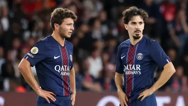 Vitinha e João Neves pelo Paris Saint-Germain (Foto: Catherine Steenkeste/Getty Images for Qatar Airways)