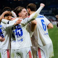 Lyon exerce direito e contrata jogador do PSG