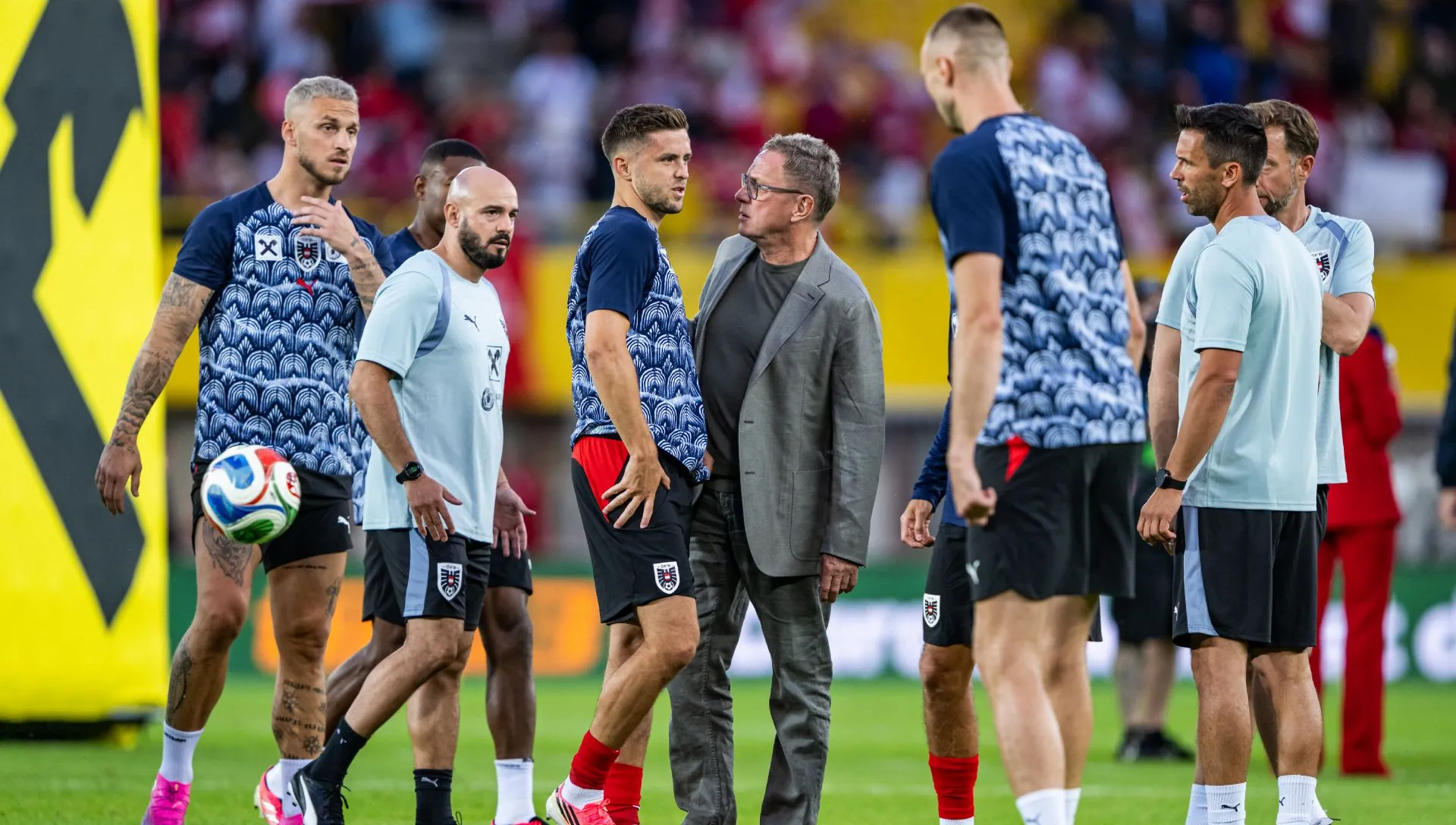 Ralf Rangnick, técnico da Áustria, antes do amistoso. Foto: Christian Bruna/Getty Images