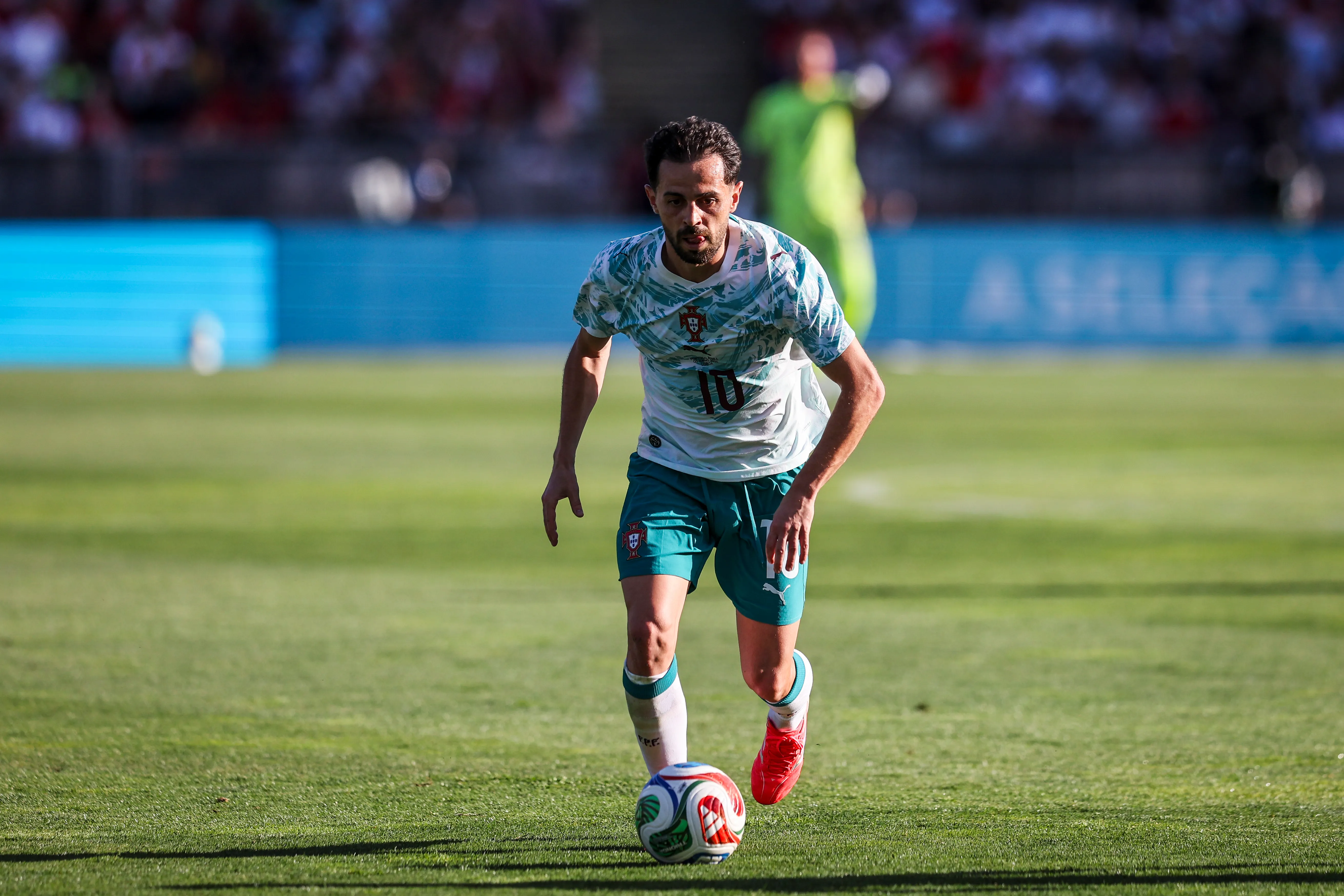Bernardo Silva em ação pela Seleção Portuguesa. (Foto: Carlos Rodrigues/Getty Images)