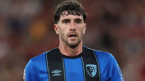 Marcos Senesi em ação pelo Bournemouth antes da transferência. Foto: Michael Steele/Getty Images