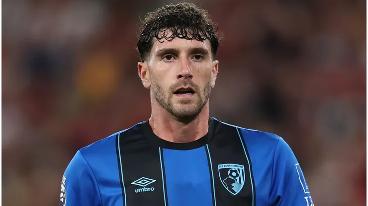 Marcos Senesi em ação pelo Bournemouth antes da transferência. Foto: Michael Steele/Getty Images