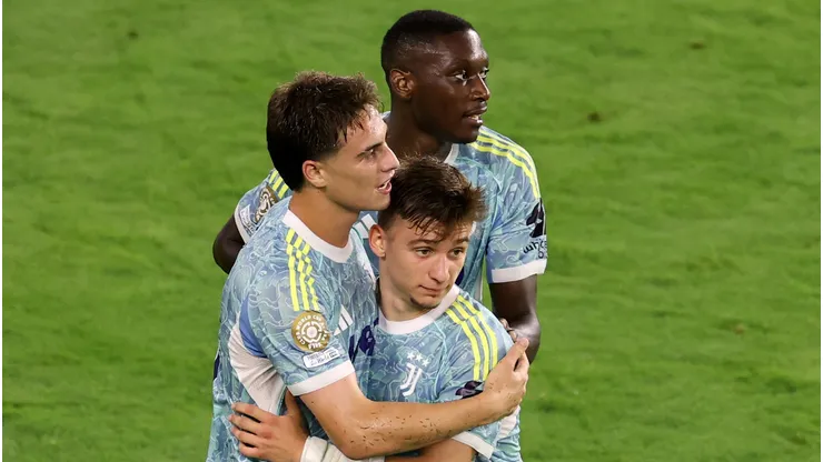 Kenan Yildiz, Kolo Muani e Francisco Conceição. (Photo by Tasos Katopodis/Getty Images)