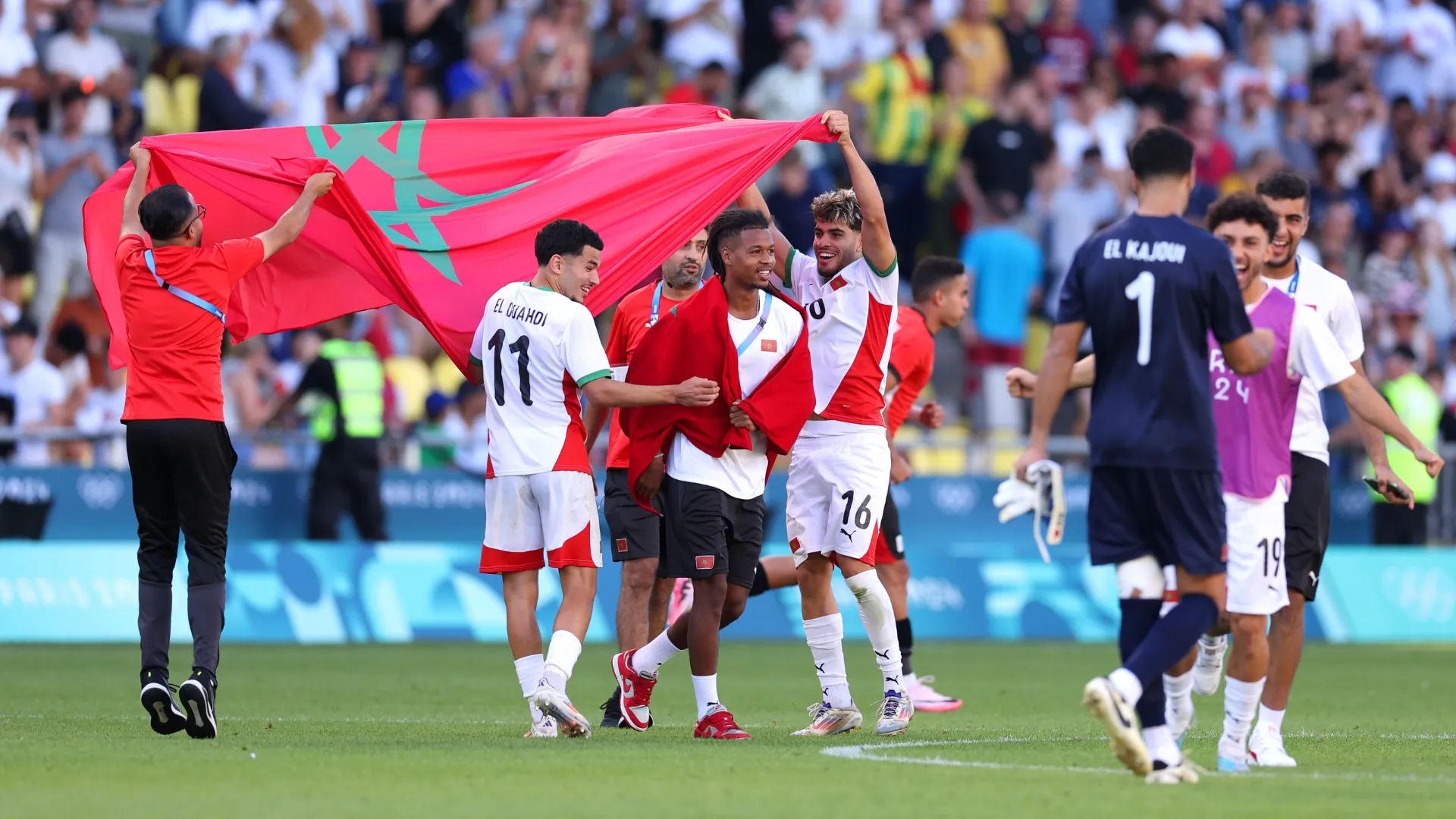Ezzalzouli comemora após jogo do Marrocos