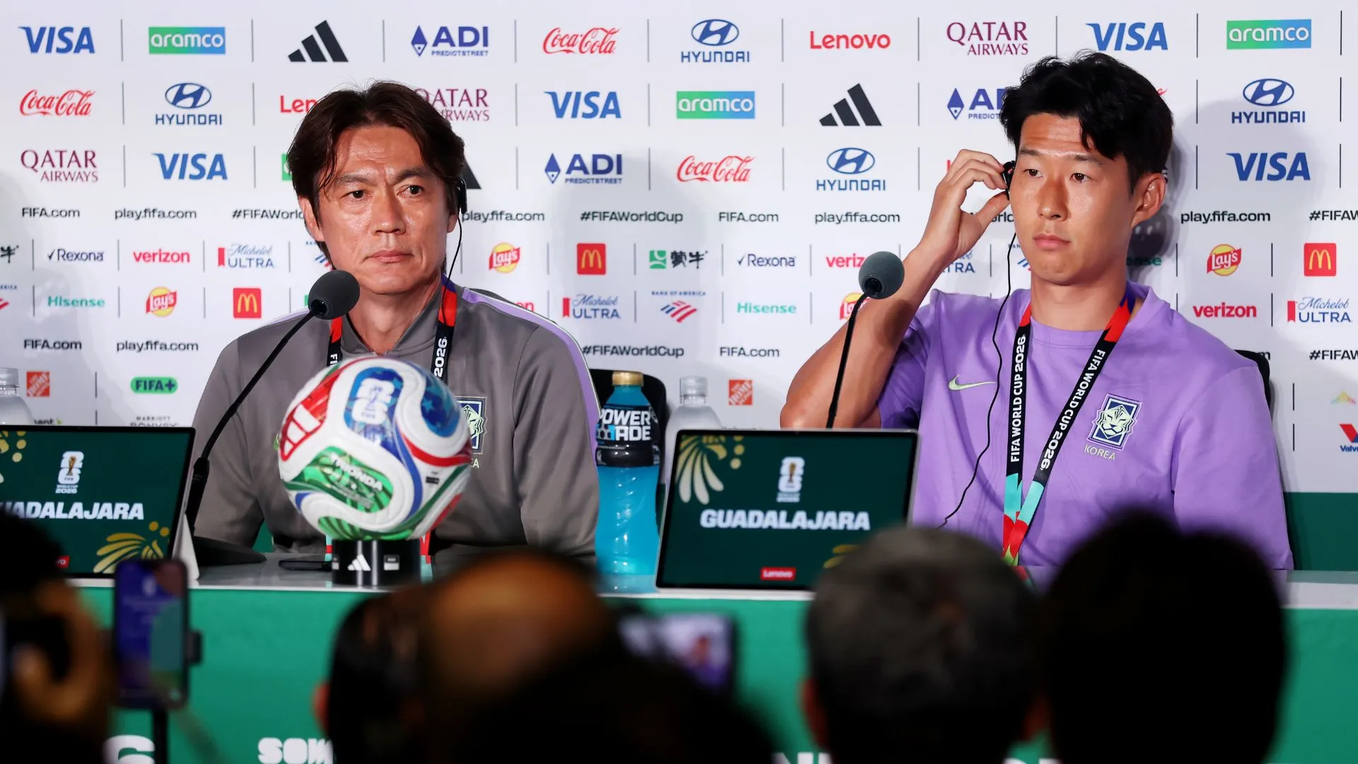 Hong Myung Bo e Son (foto: Lars Baron/Getty Images)