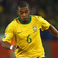 Brasil está atrás de três seleções na visão de Michel Bastos