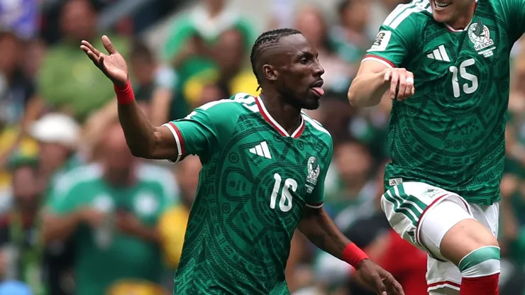 Julián Quiñones marca o primeiro gol da Copa do Mundo. Foto: Luke Hales/Getty Images
