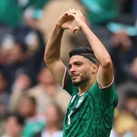 México vence a África do Sul em jogo com três expulsões