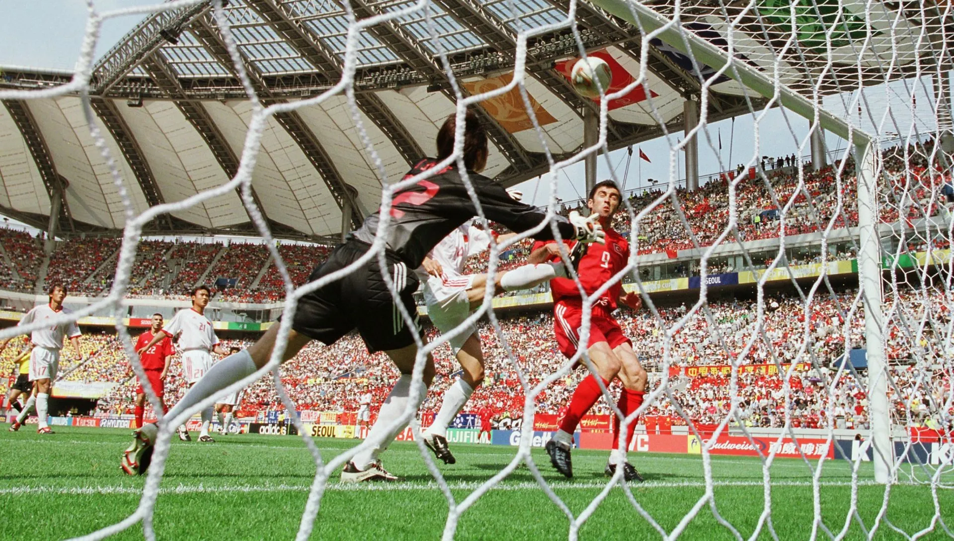 Hakan Şükür, da Turquia, durante Copa do Mundo de 2002. Foto: Ben Radford/Getty Images