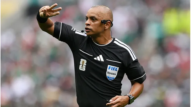 Wilton Pereira Sampaio expulsou três jogadores. Luke Hales/Getty Images.