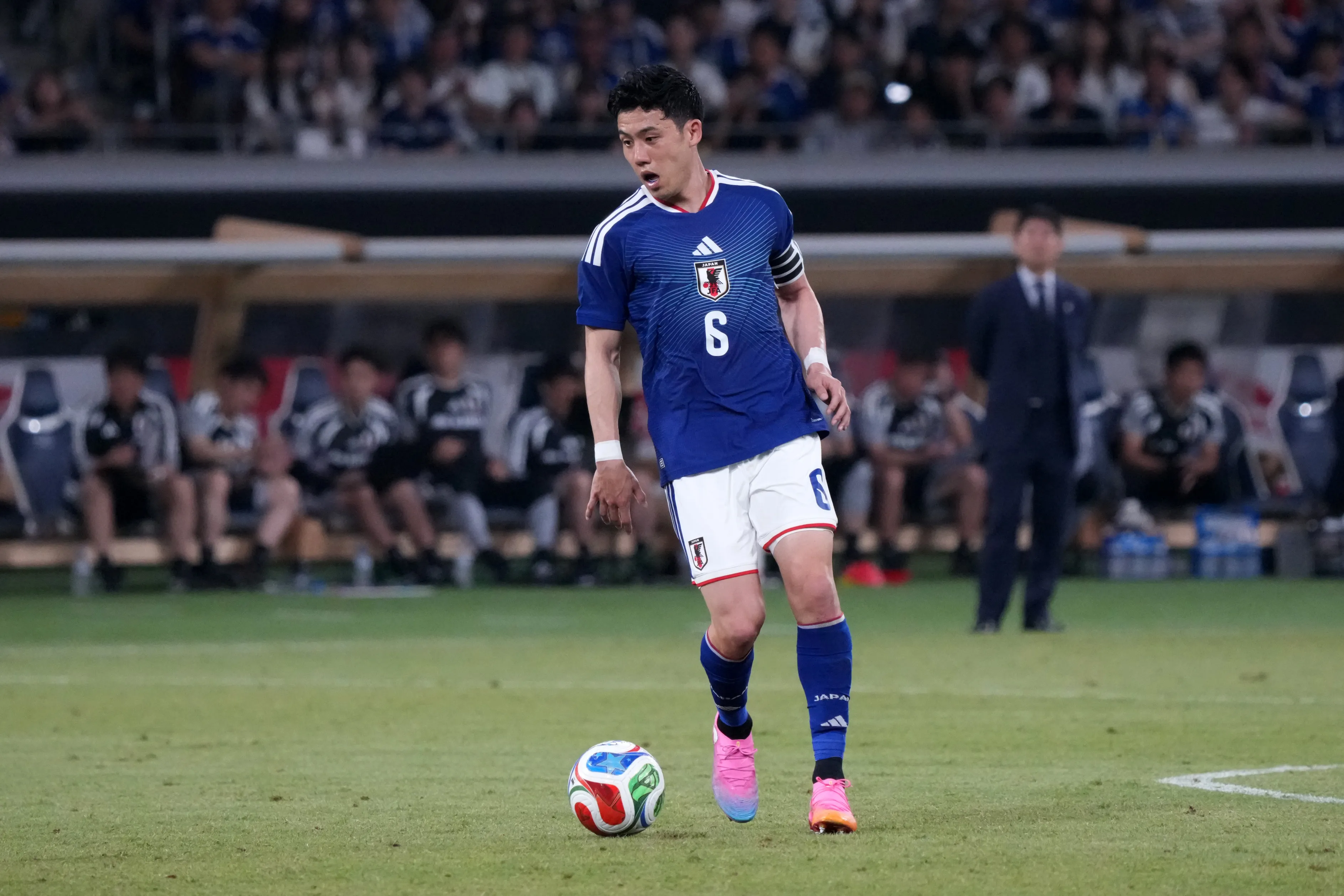 Endo durante partida da Seleção Japonesa. (Photo by Koji Watanabe/Getty Images)