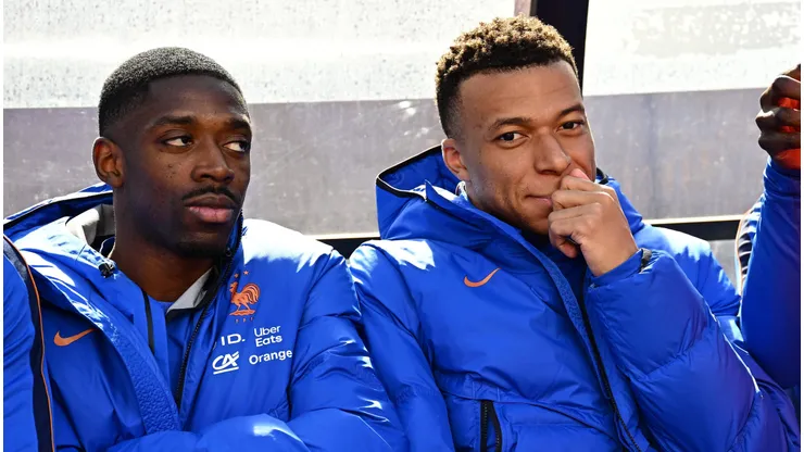 Dembélé e Mbappé, no banco de reservas. Foto: IMAGO / PRESSE SPORTS