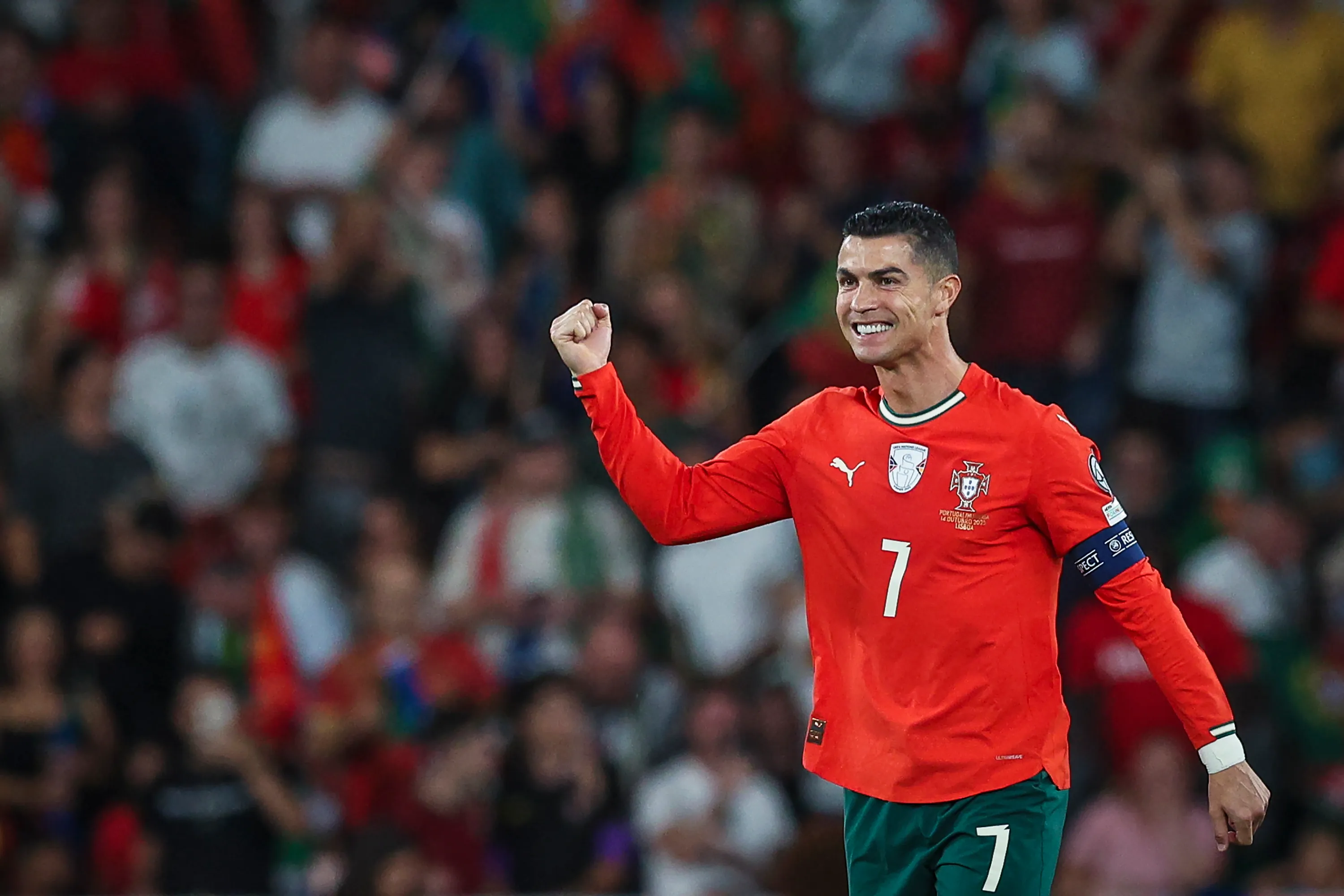 Cristiano Ronaldo comemorando um gol por Portugal (Foto: Carlos Rodrigues/Getty Images)