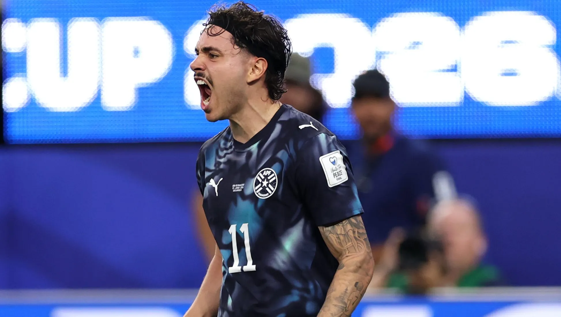 Mauricio comemorando gol na Copa do Mundo