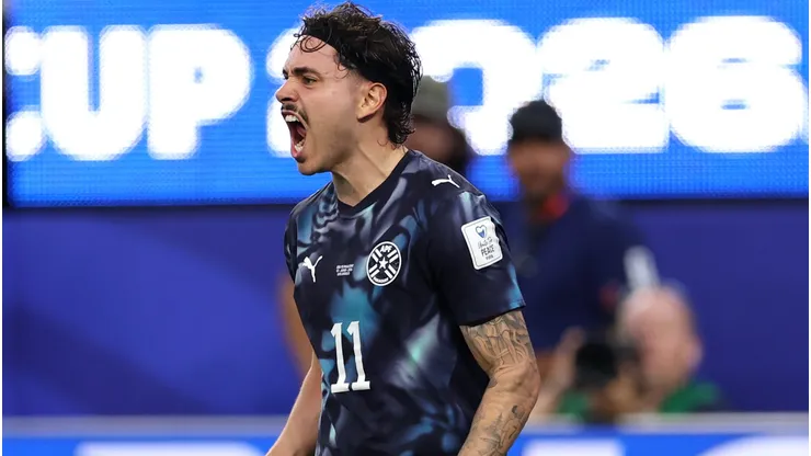 Mauricio faz gol na Copa. Foto: Richard Heathcote/Getty Images