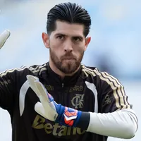 Flamengo quer encaminhar substituto antes de vender Rossi