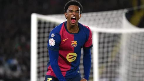 Alejandro Balde fica no Barcelona. Foto: David Ramos/Getty Images