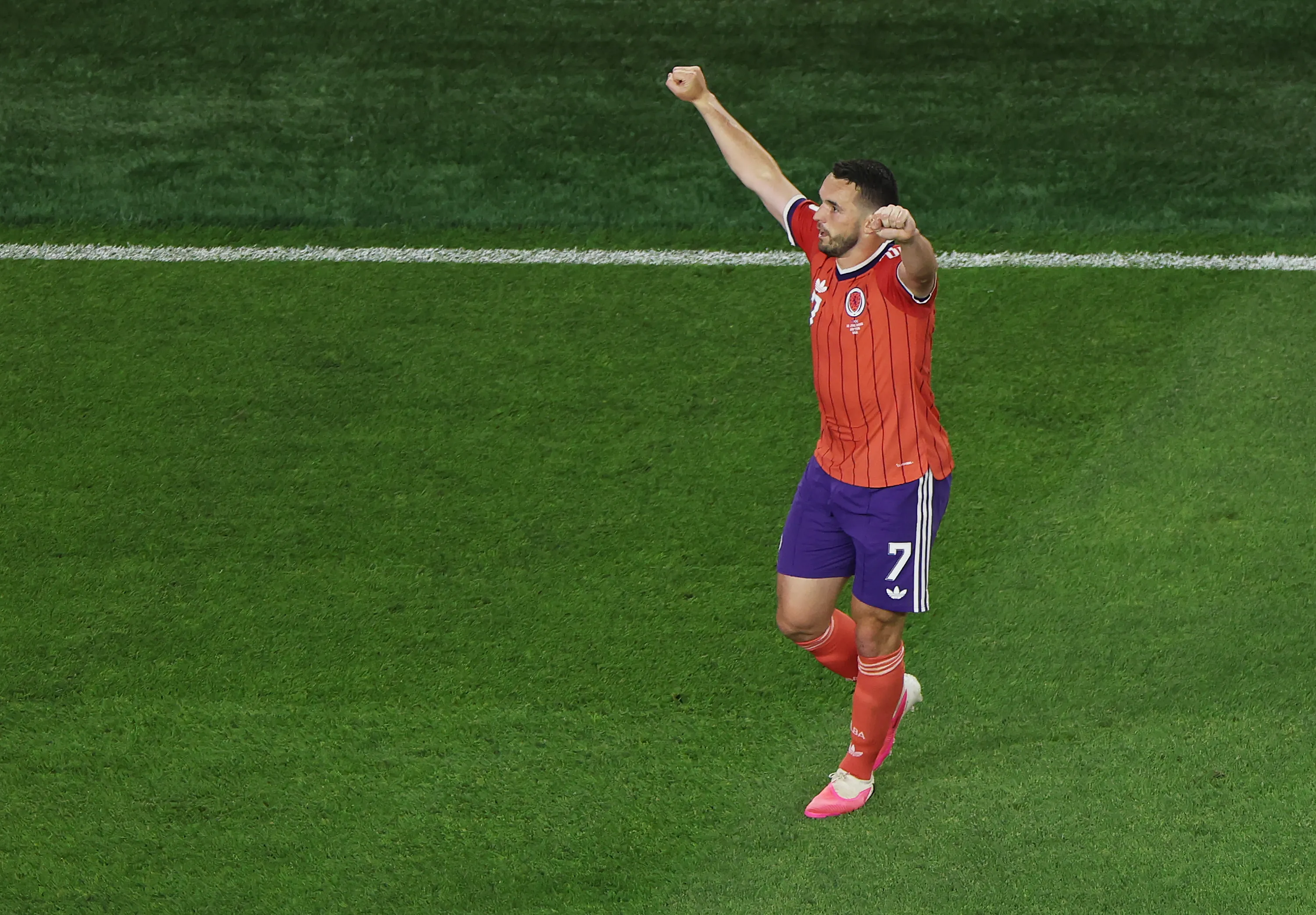 John McGinn marcou o gol da vitória dos escoceses contra o Haiti. (Foto: Mattia Ozbot/Getty Images)